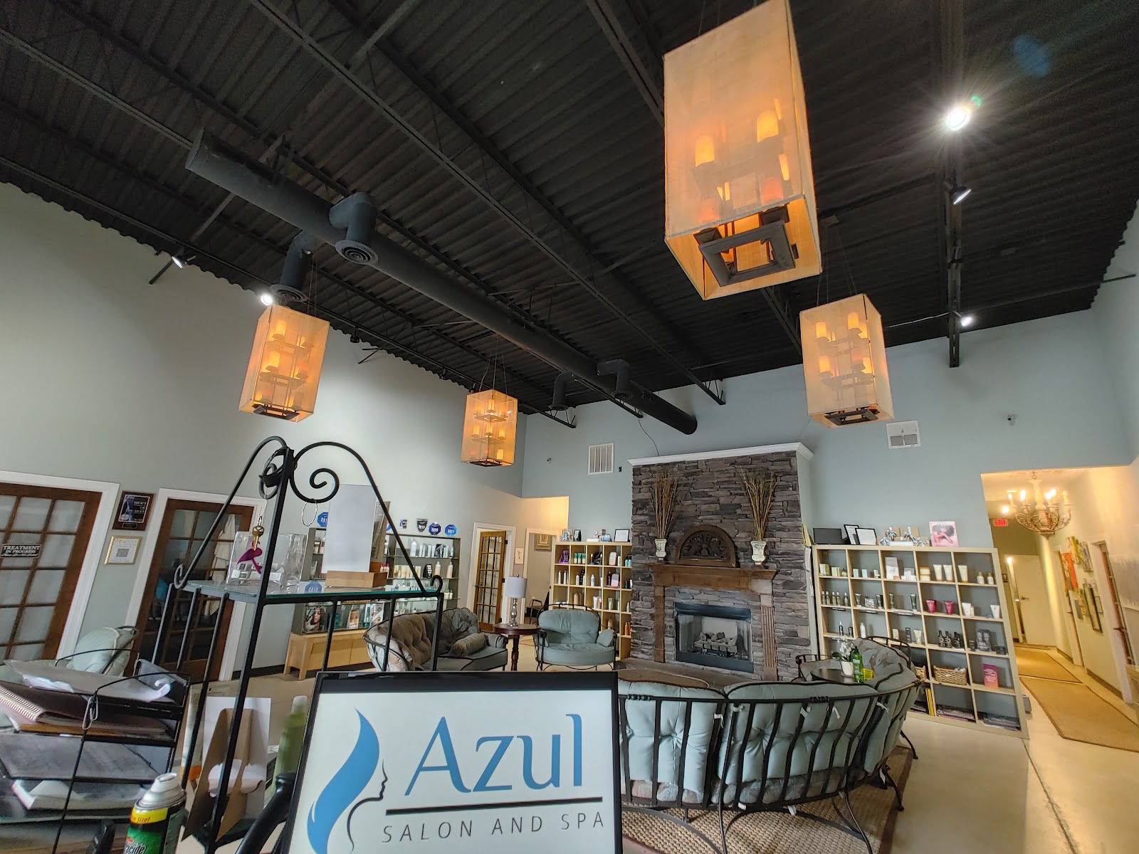 Azul Salon & Spa logo